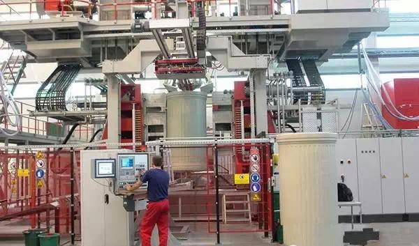 世界大的注塑模具 世界大的注塑模具